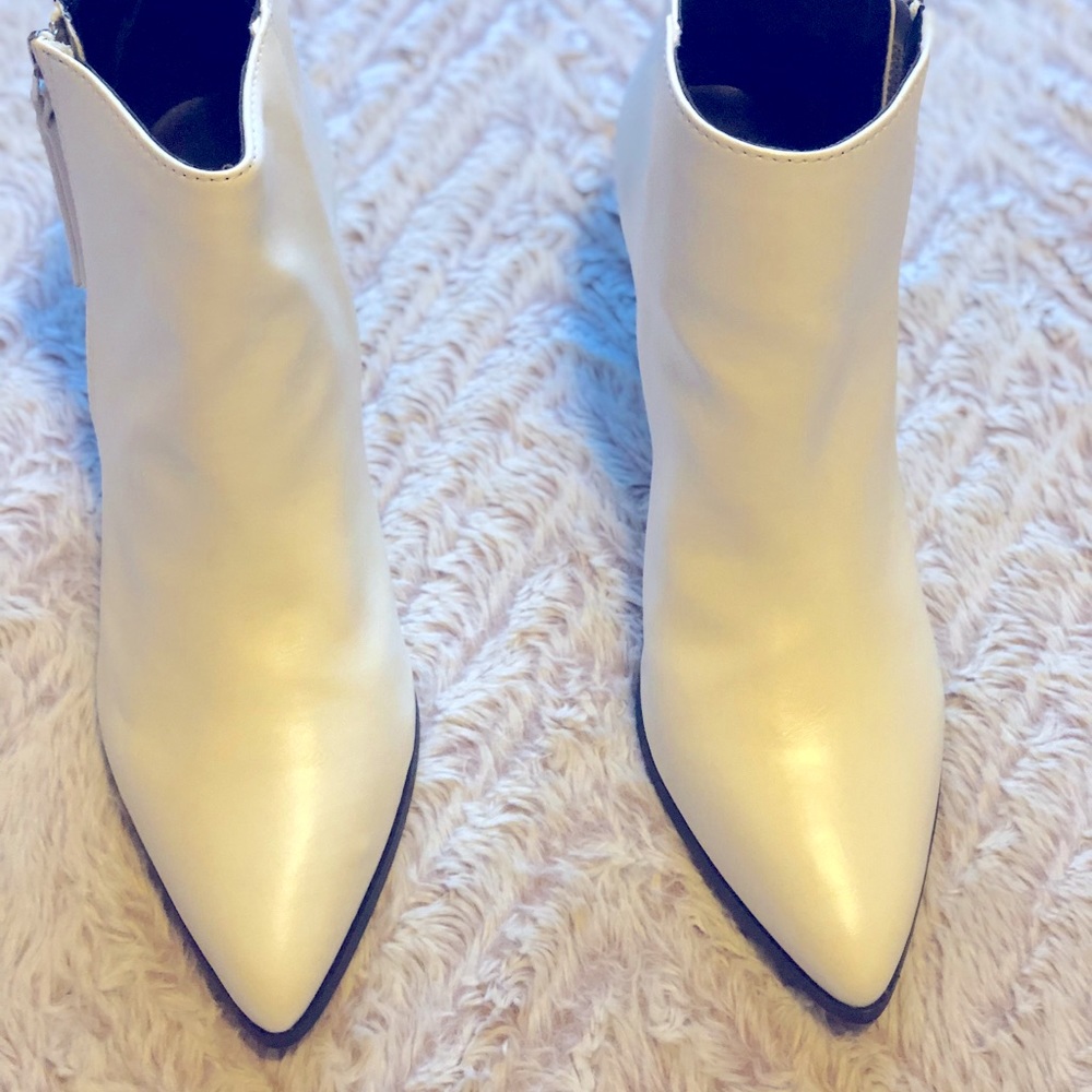 Brand new Qupid  white booties